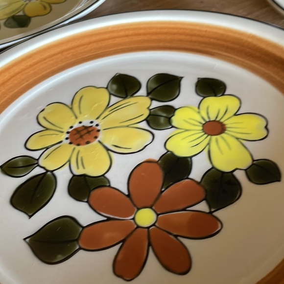 Four Vintage Daisy Vale Dinner Plates - Picture 6 of 11
